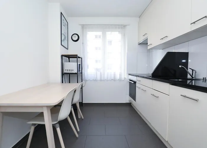 Airy Near Uetliberg Nature * Zúrich